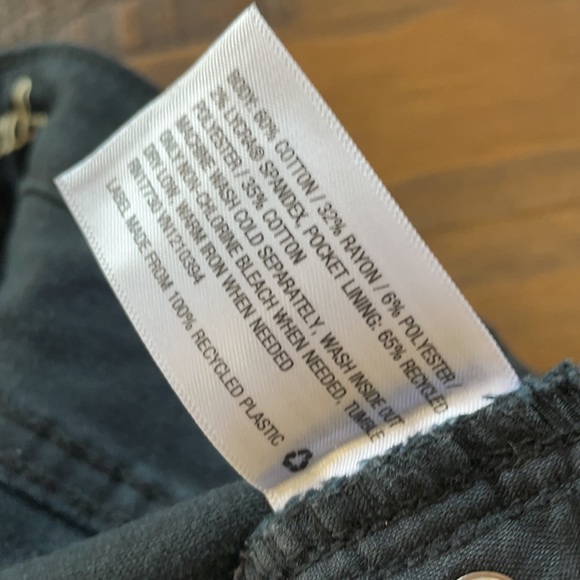 Universal Thread High Rise Midi Shorts - Picture 5 of 6